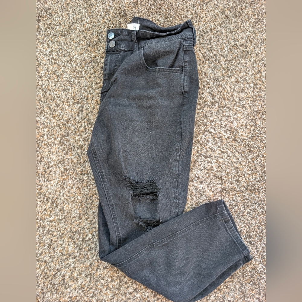 Women’s Black Distressed Skinny Jeans